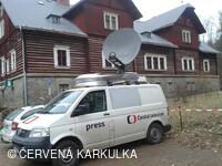 Přenosový vůz České televize u Perníkové chaloupky